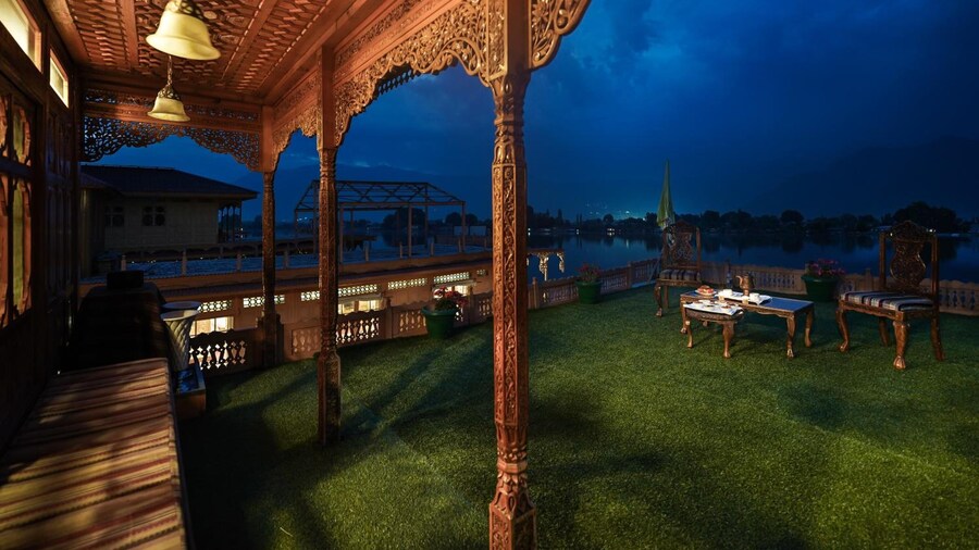 WelcomHeritage Gurkha Houseboats