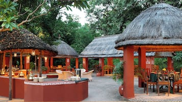 2 Restaurants, Frühstück, Mittagessen, Abendessen, indische Küche