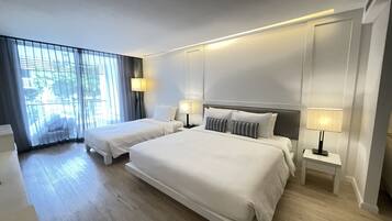 DayLight Triple | Minibar, in-room safe, individually furnished, blackout curtains