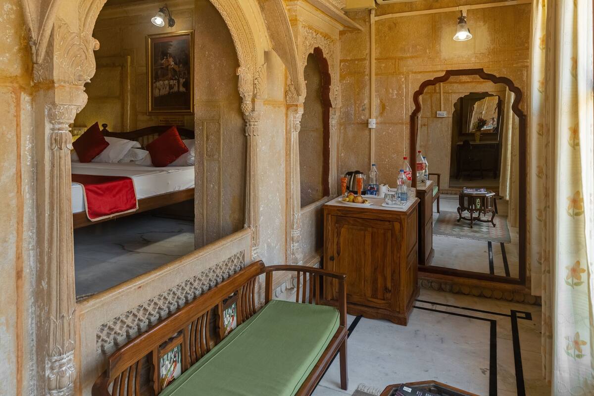 golden suite | minibar, in-room safe, individually decorated, individually furnished