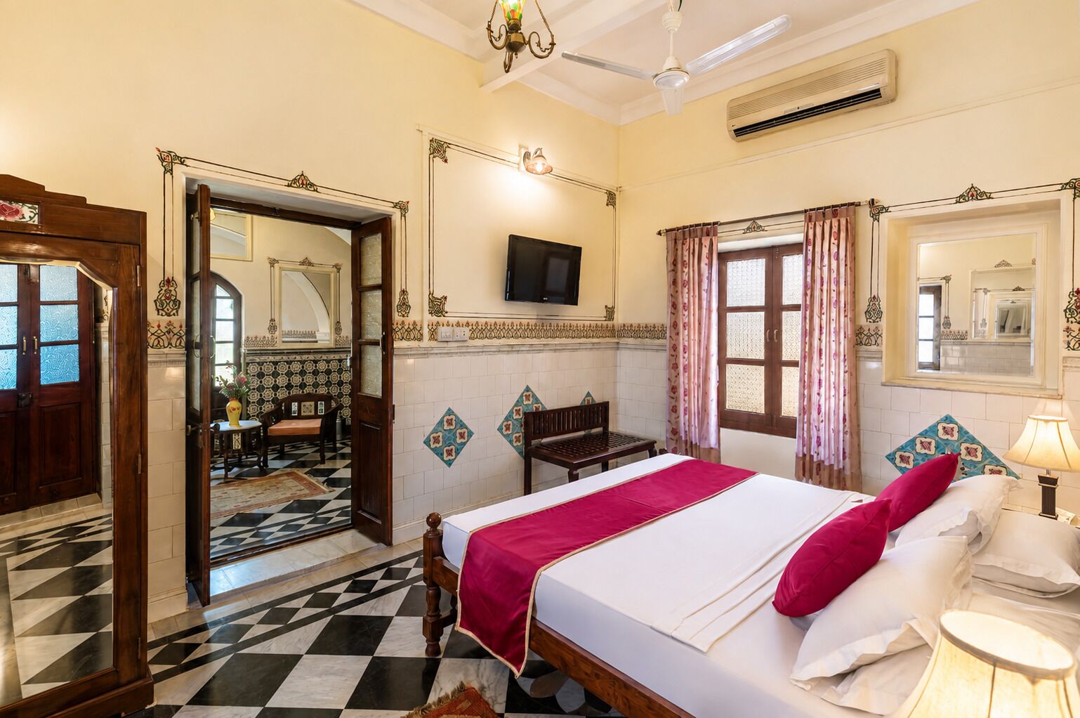 Premium bedding, down duvets, minibar, in-room safe