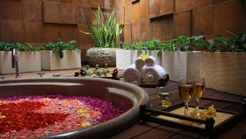 Couples treatment room(s), body treatments, aromatherapy