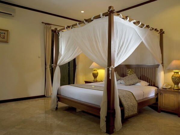 客房內保險箱、書桌、遮光布/窗簾、熨斗/熨衣板