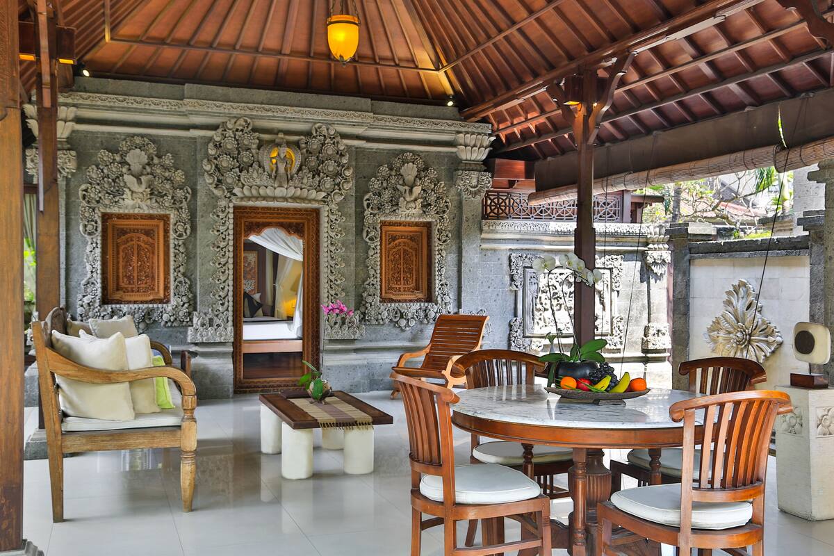 Deluxe Villa | Living area | 43-inch Smart TV with digital channels