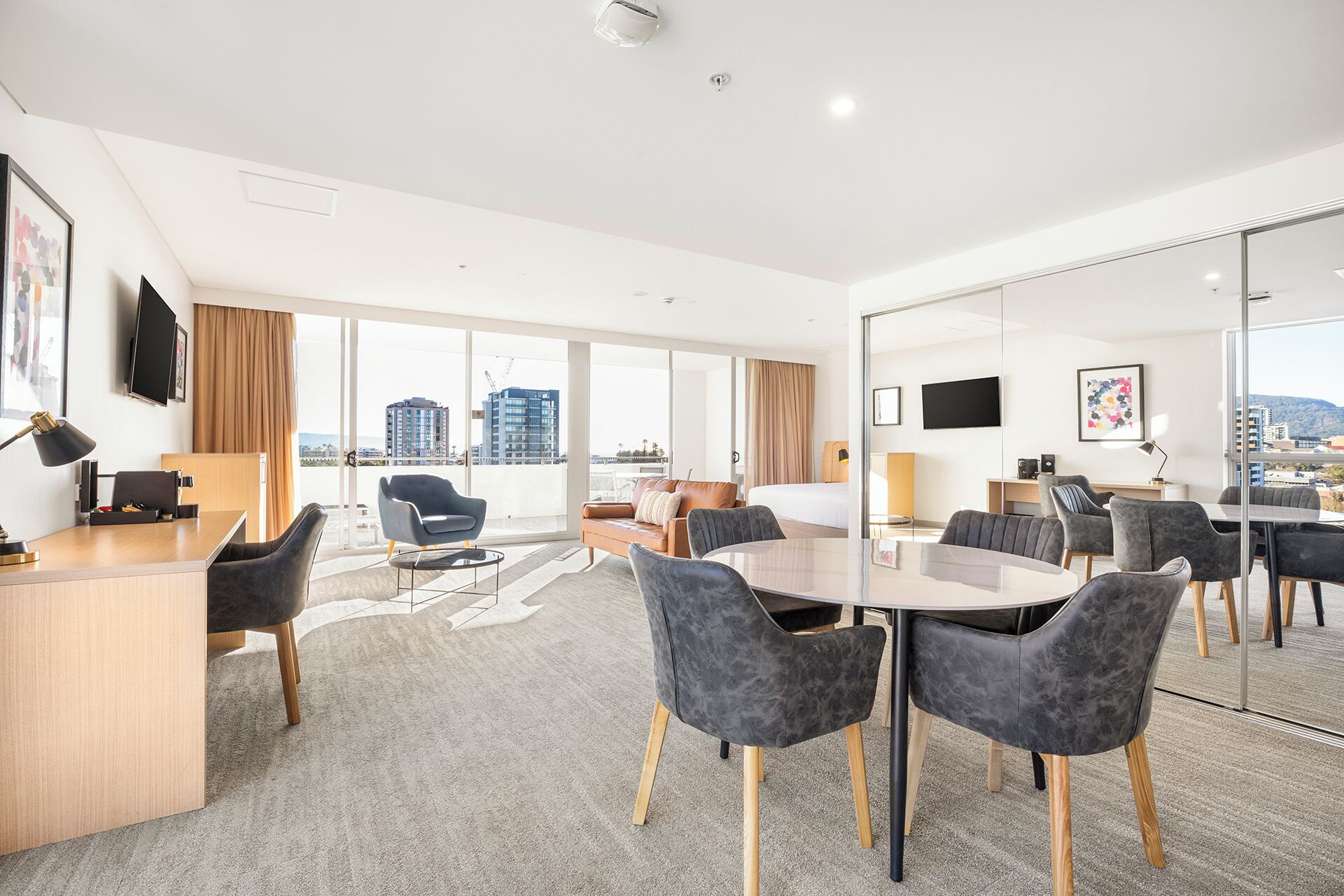 Suite Prestigio, 1 cama King size, balcón (Sage Suite) | Ropa de cama de alta calidad y camas con pillow-top 