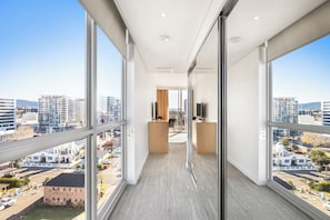 Executive Single Room, 2 Queen Beds, Balcony | City view