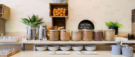 Petit déjeuner buffet servi tous les jours en supplément