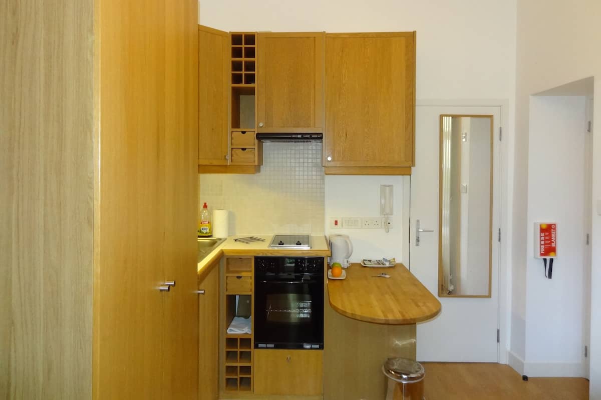 Estudio estándar (Budget) | Ropa de cama de alta calidad y caja de seguridad en la habitación