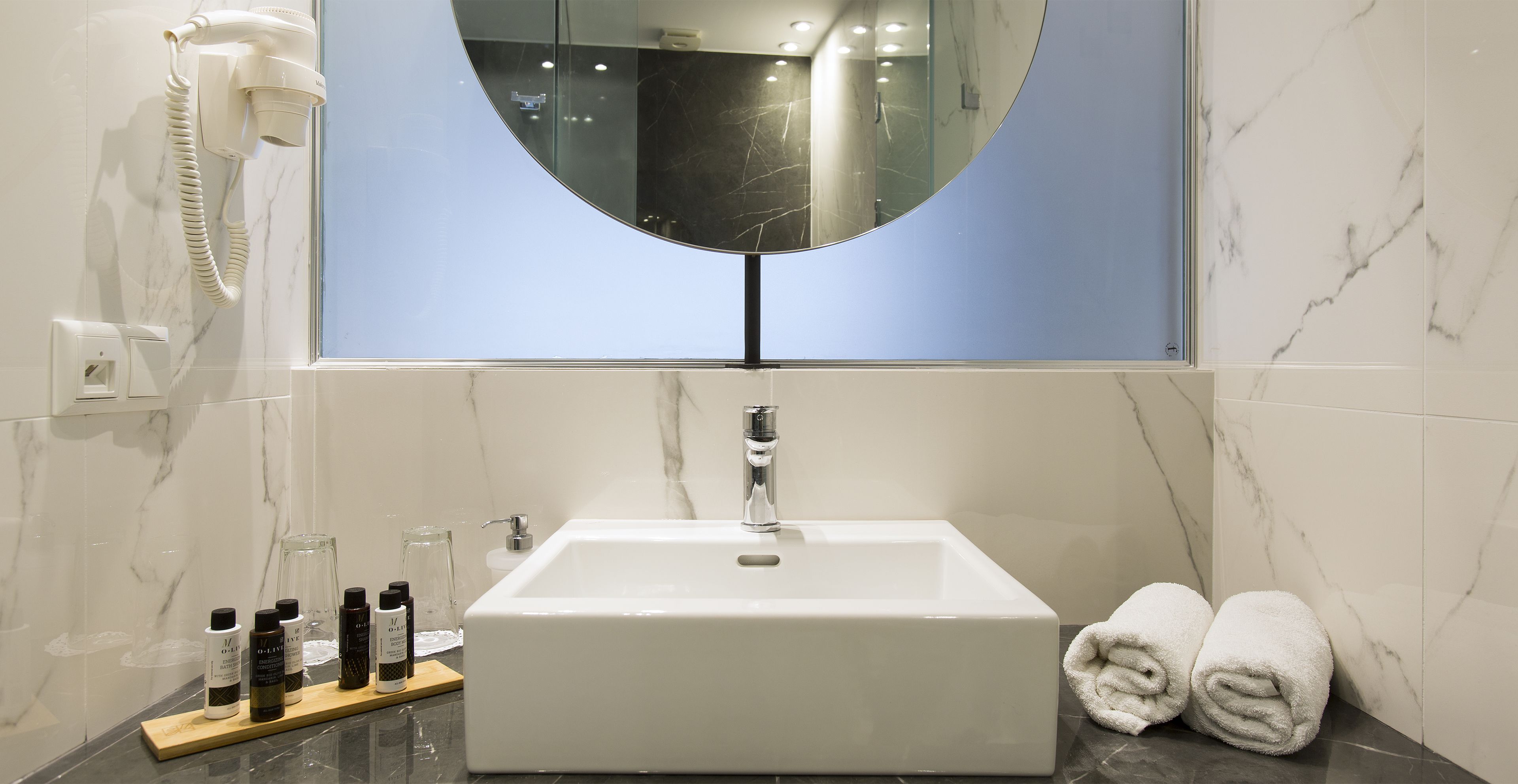 exclusive room, beachfront | bathroom | designer toiletries, hair dryer, bathrobes, slippers