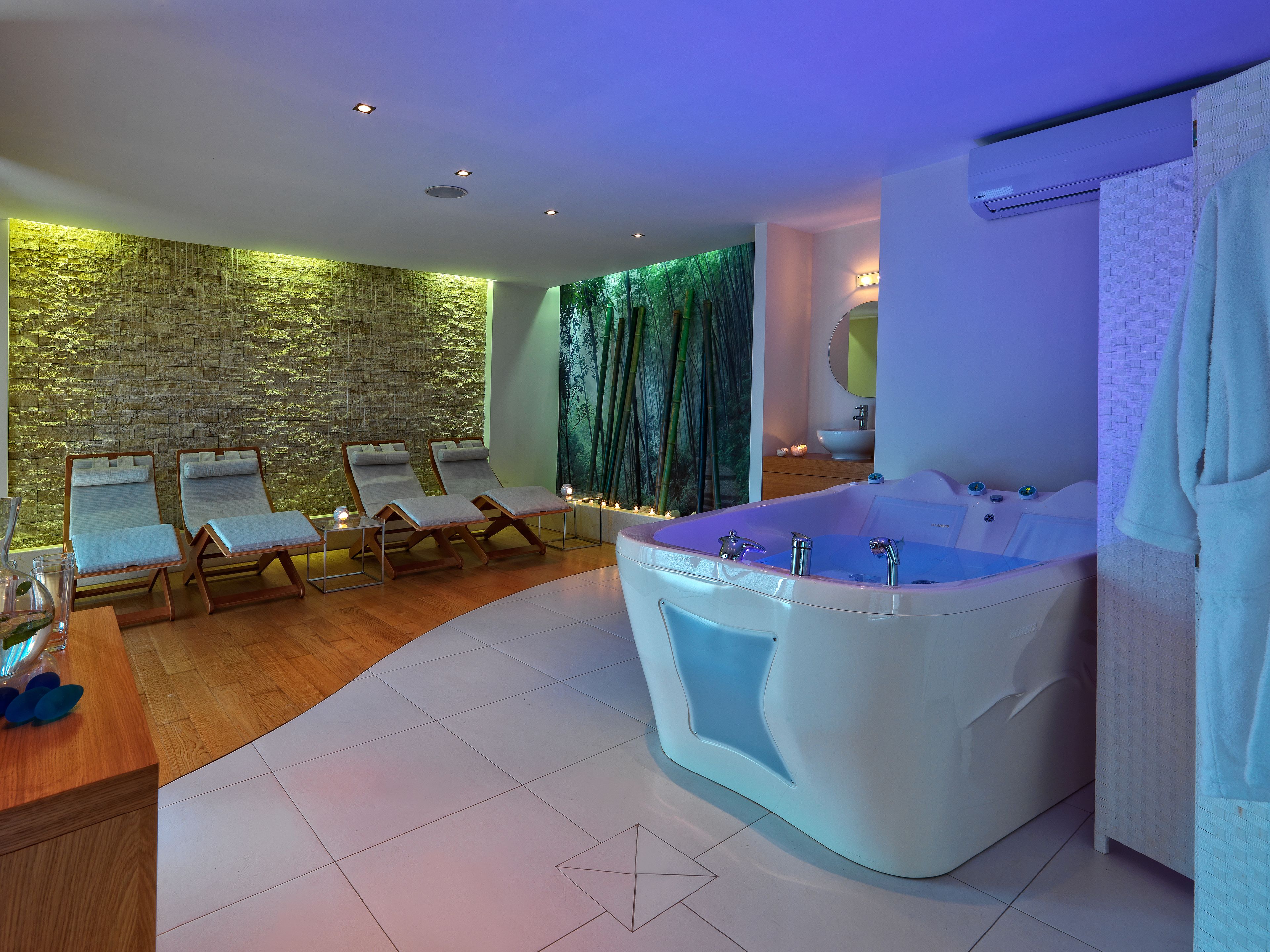couples treatment room(s), sauna, hot tub, steam room
