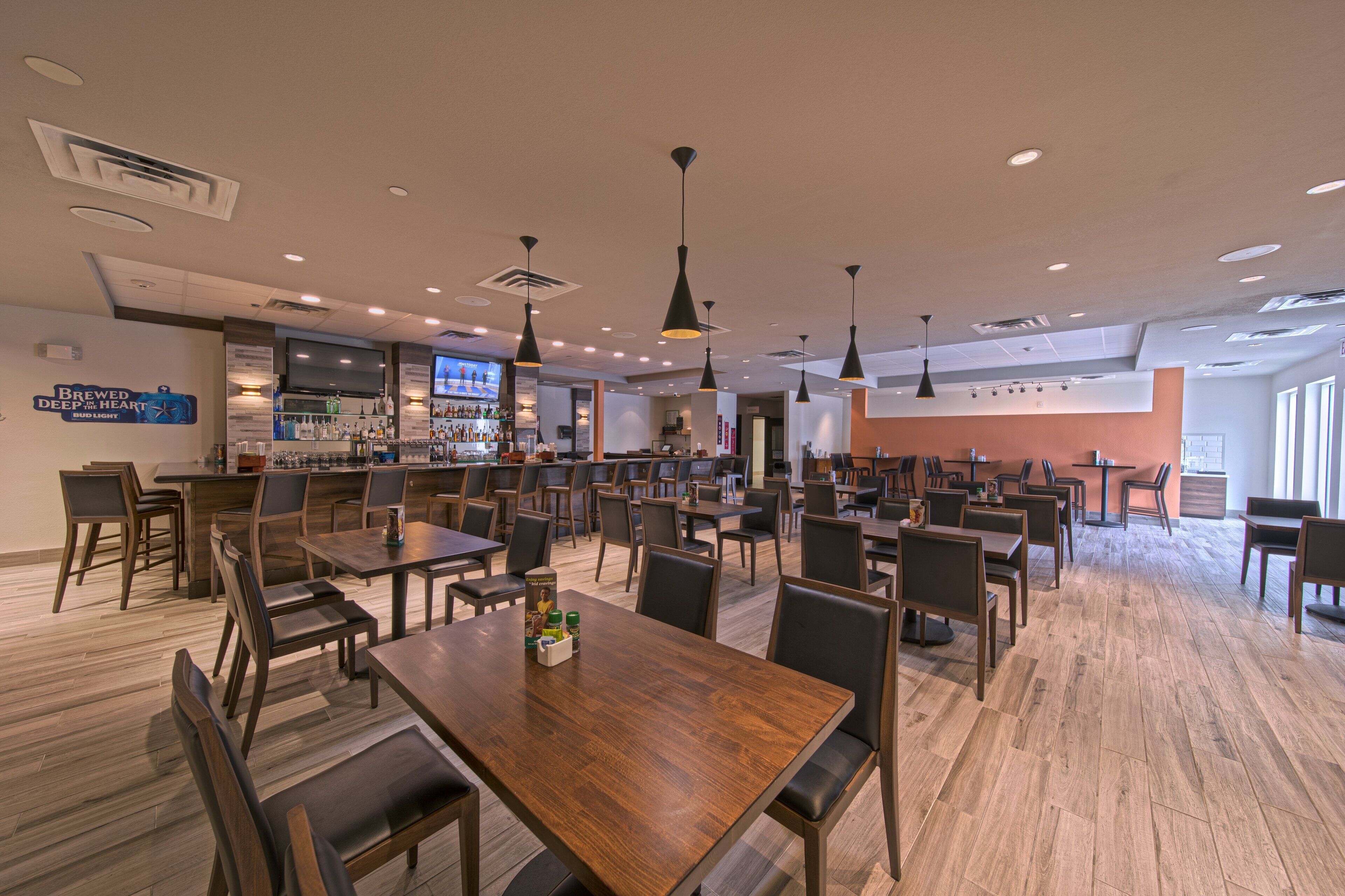 Breakfast, lunch, dinner served; American cuisine 