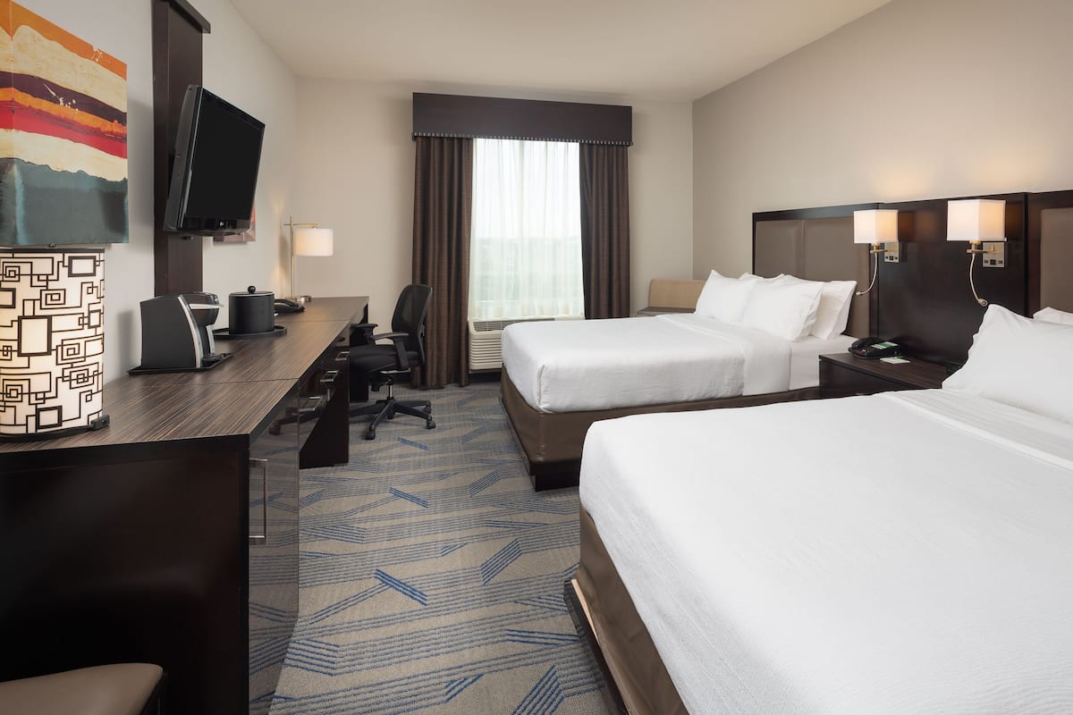 Standard Room | Minibar, desk, laptop workspace, blackout drapes