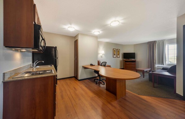 In-room safe, desk, iron/ironing board, free WiFi - Extended Stay America Suites Lawton Fort Sill (Lawton)