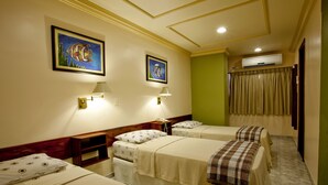 A hotel room with two beds, a nightstand with a lamp, a telephone, and two framed pictures on the wall. - Lider Hotel Manaus (Manaus)