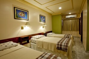 Deluxe Triple Room | Pillow-top beds, minibar, in-room safe, desk - Lider Hotel Manaus (Manaus)