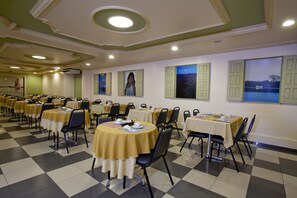 Bao gồm bữa sáng buffet hàng ngày 