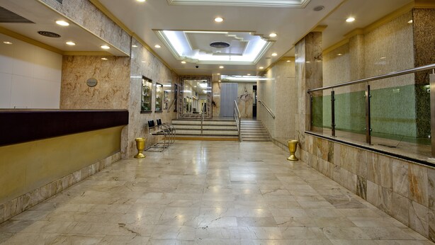 A spacious lobby with marble flooring, a reception desk, and a staircase leading to upper floors. - Lider Hotel Manaus (Manaus)