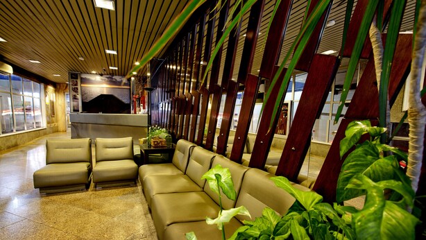 Lobby sitting area - Krystal Hotel (Manaus)