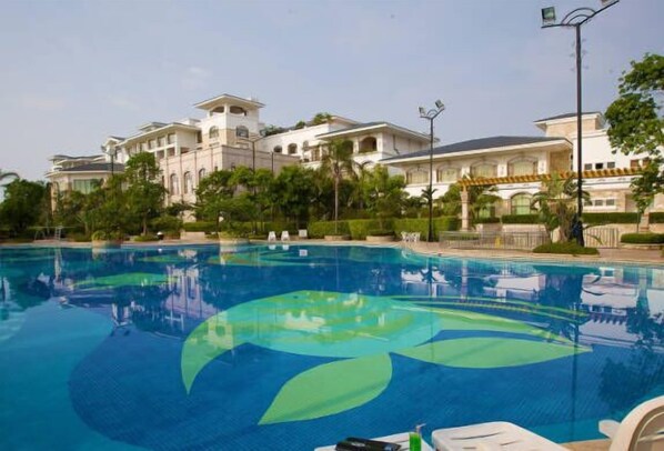 Indoor pool, outdoor pool