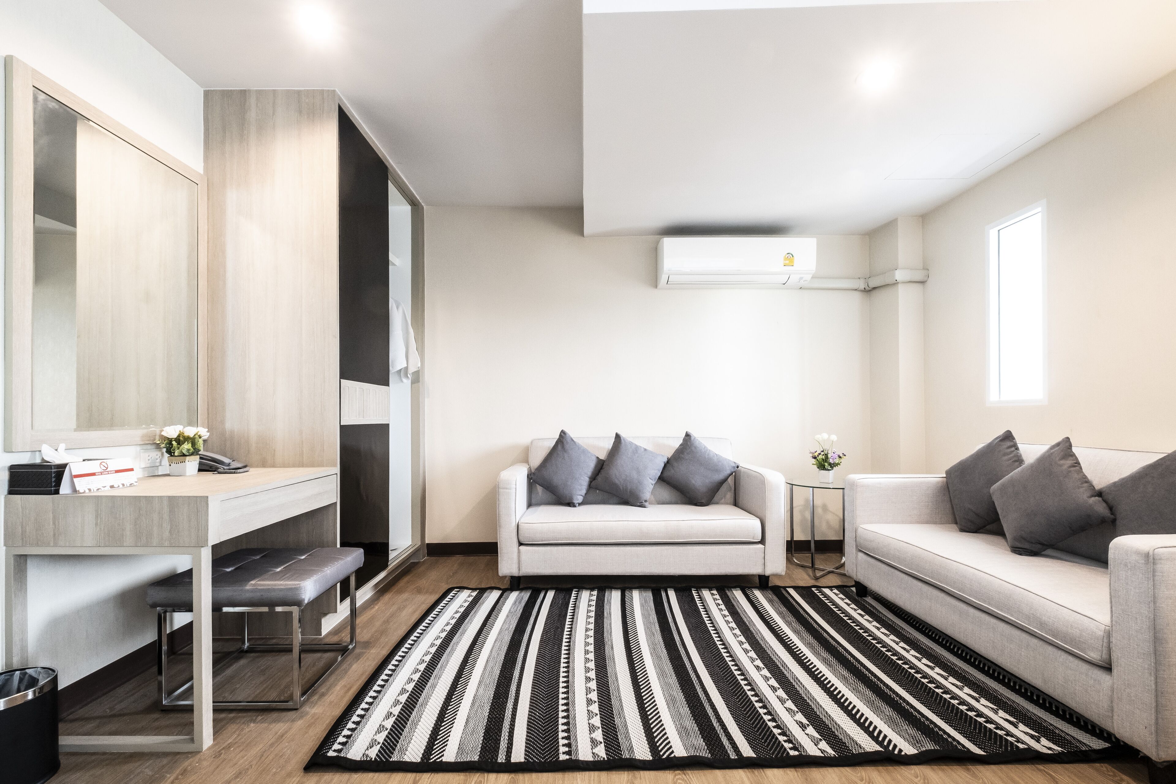 Photo - Sinsuvarn Airport Suite Hotel