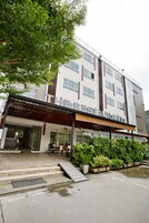 供應早餐、午餐、晚餐；池景