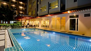 Outdoor pool, pool loungers