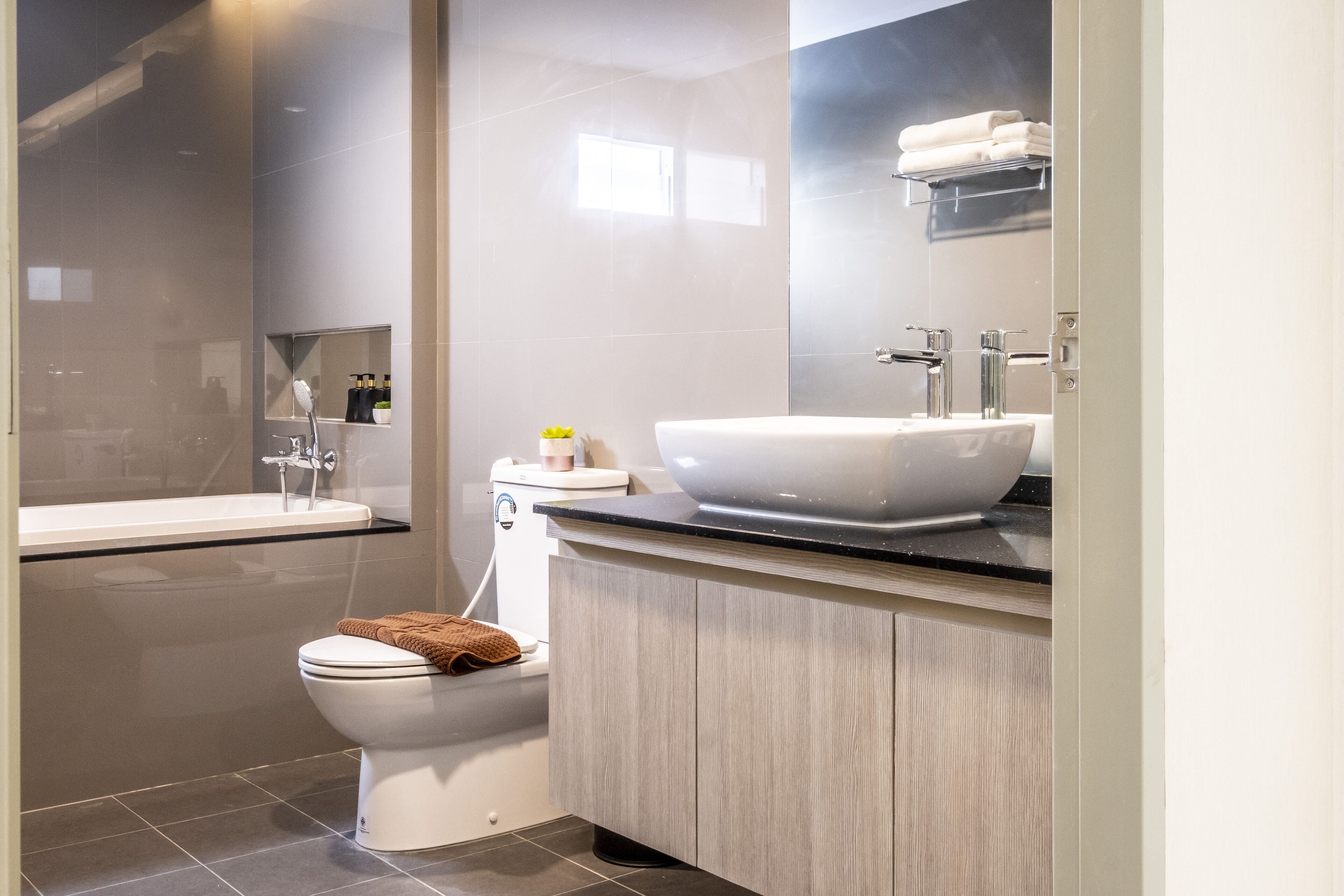 Photo - Sinsuvarn Airport Suite Hotel