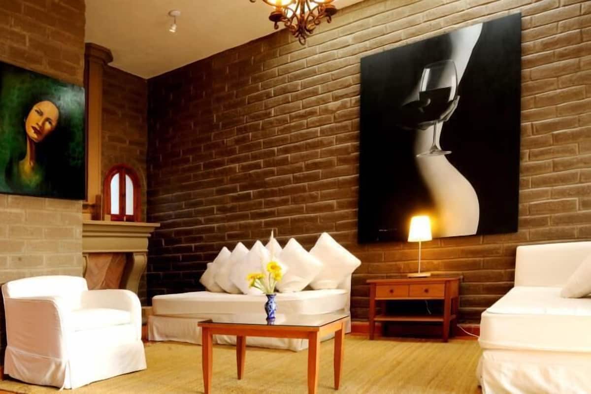 suite (alegria) | living area | plasma tv, dvd player