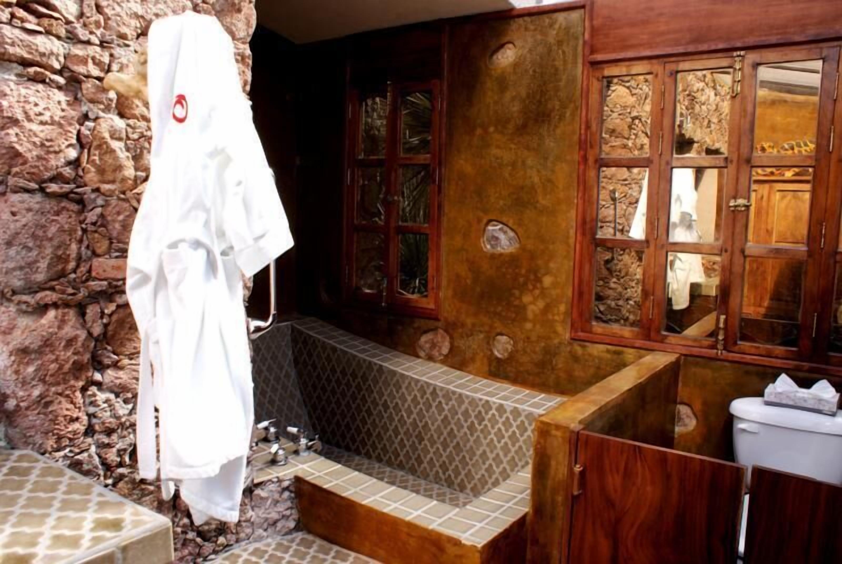 junior suite (dream or serenity) | bathroom | shower, hair dryer, towels