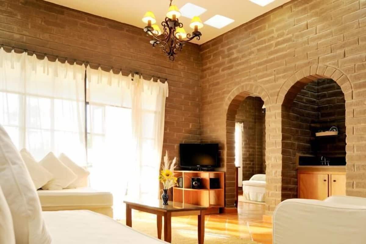 suite (alegria) | living area | plasma tv, dvd player