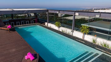 Outdoor pool, pool umbrellas, sun loungers