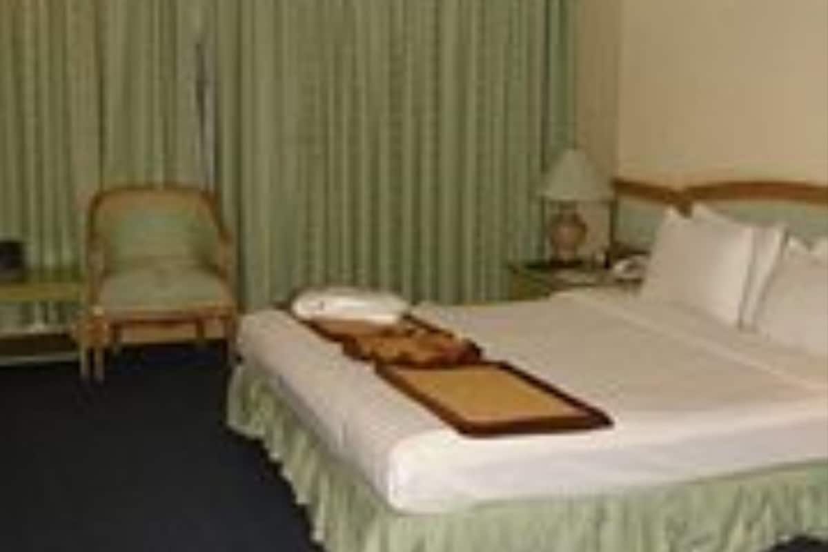 Minibar, in-room safe, individually decorated, individually furnished