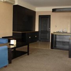 ห้องสวีท | มินิบาร์, ตู้นิรภัยในห้องพัก, ห้องพักตกแต่งอย่างมีเอกลักษณ์