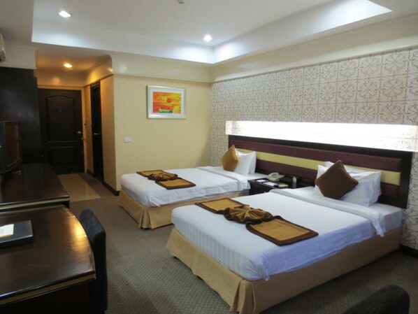 Minibar, in-room safe, individually decorated, individually furnished