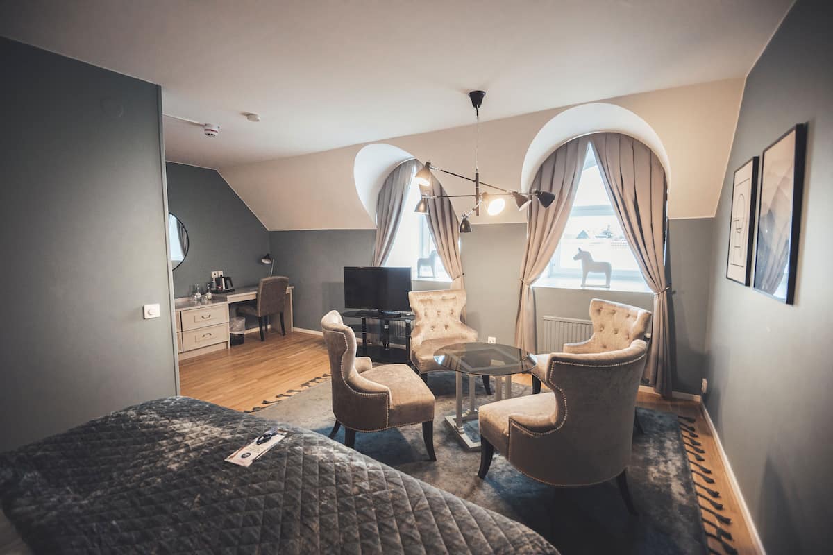 standard room, 1 king bed, non smoking, jetted tub | 1 bedroom, laptop workspace, free cots/infant beds, free wifi