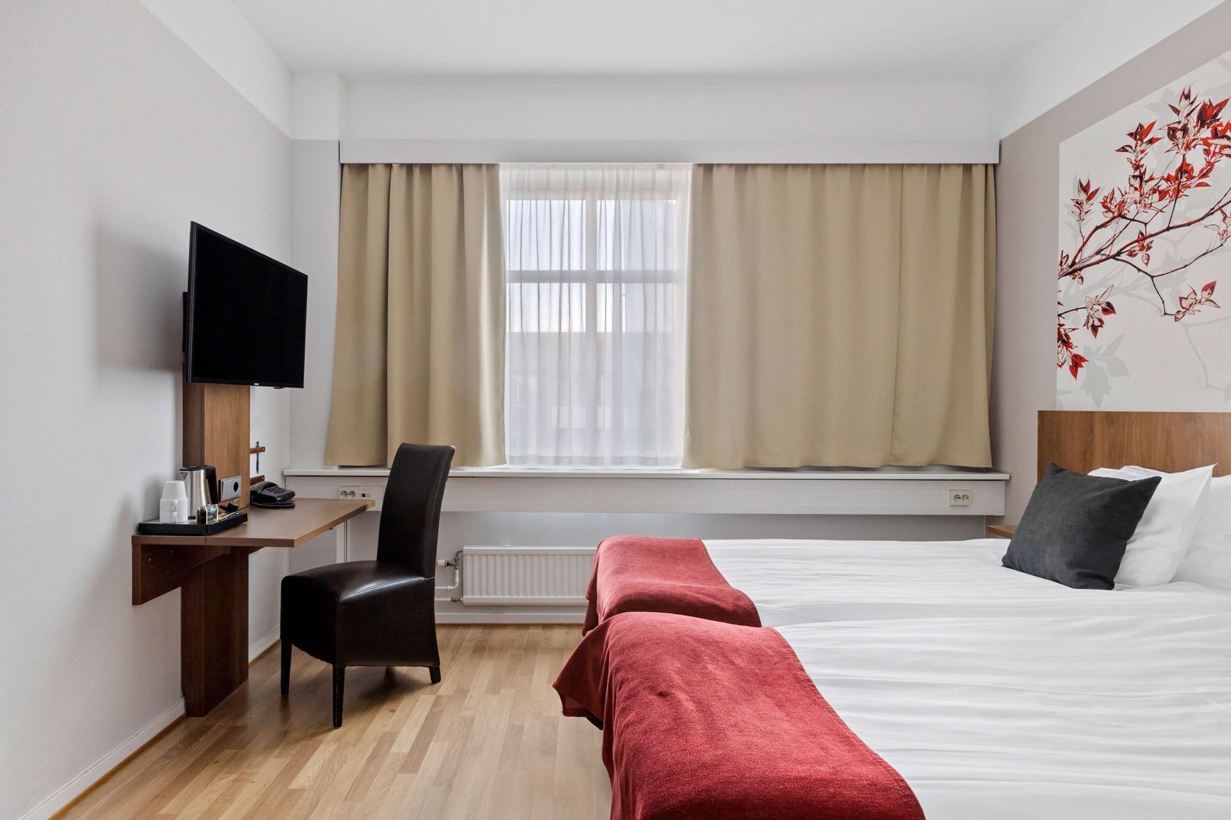 Laptop workspace, free cots/infant beds, free WiFi, bed sheets
