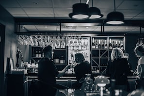 2 restaurants; breakfast, lunch and dinner served  - Best Western Hotel Statt Katrineholm (Katrineholm)