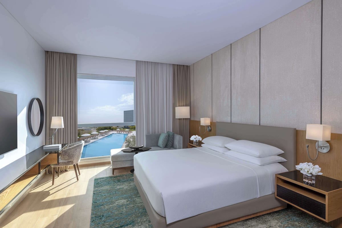 minibar, in-room safe, desk, laptop workspace