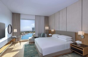 Minibar, Zimmersafe, Schreibtisch, laptopgeeigneter Arbeitsplatz