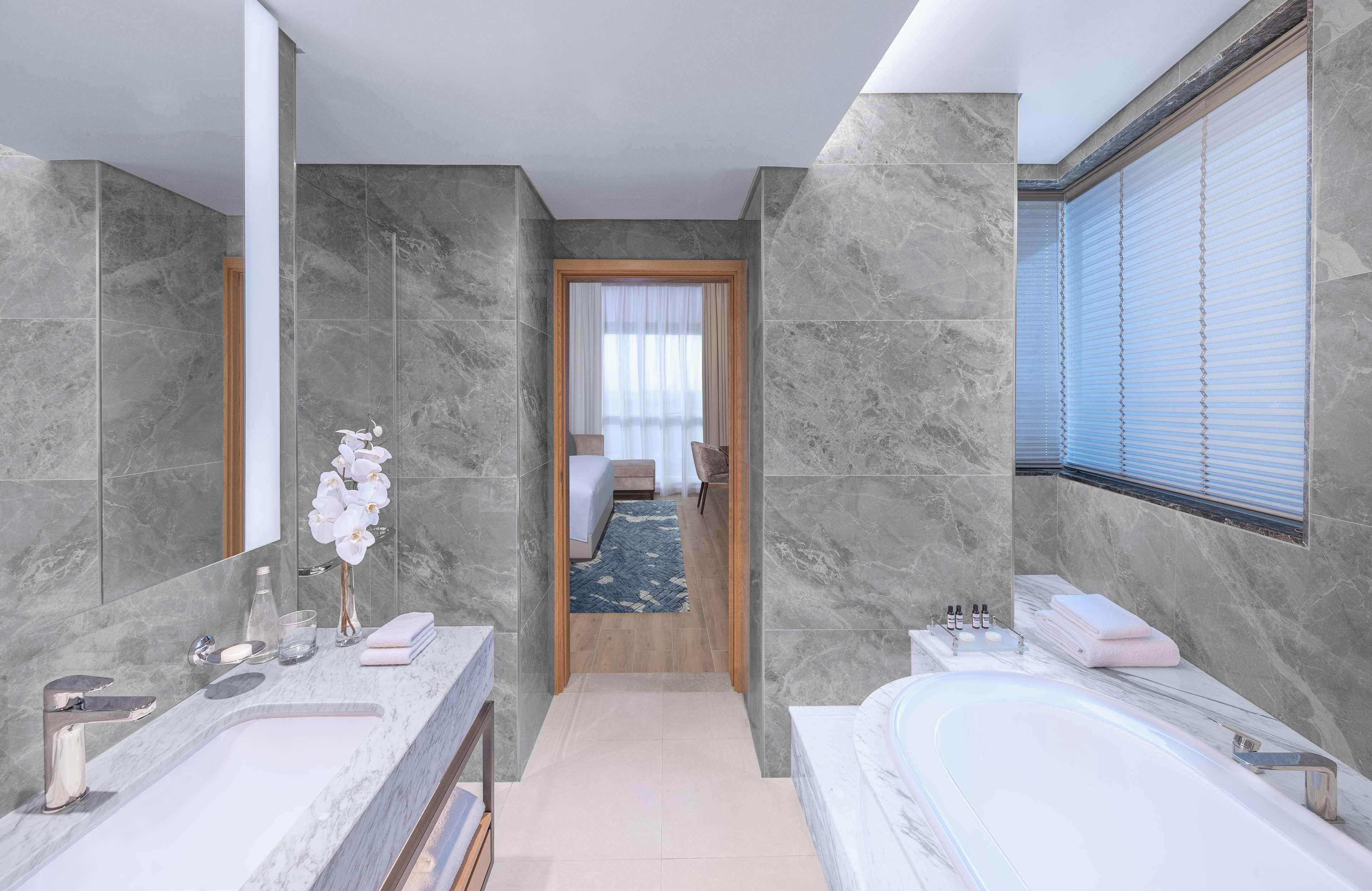 shower, rainfall showerhead, free toiletries, hair dryer