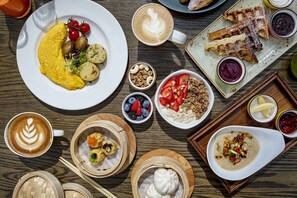 Colazione a buffet, servita tutte le mattine (120 QAR a persona) 