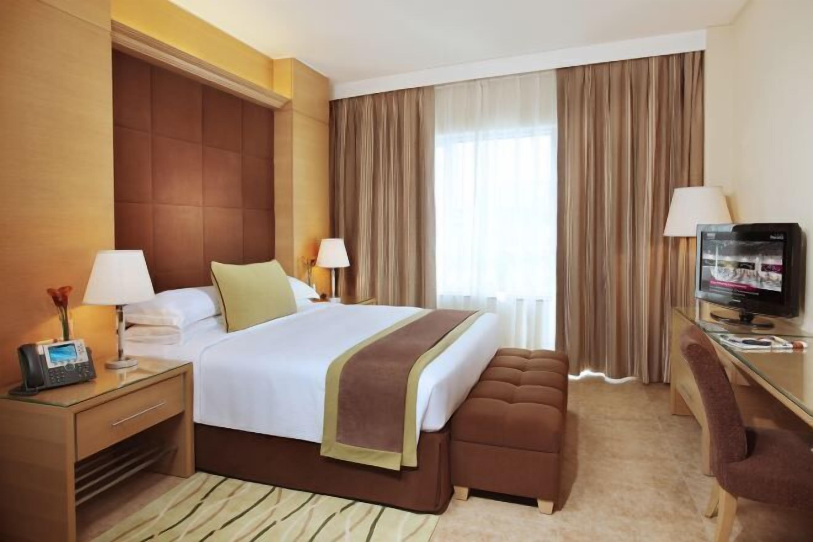Edredones de plumas, colchones con acolchado adicional, minibar