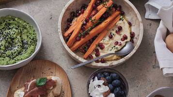 Se ofrece un desayuno bufé (25 EUR por persona)