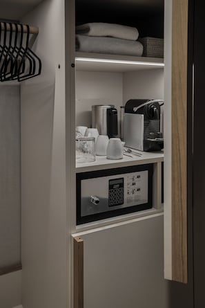 Adelante Double Room Courtyard View | 1 bedroom, premium bedding, down duvets, minibar