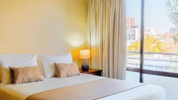 Standaard tweepersoonskamer | Een bureau, gratis wifi, beddengoed