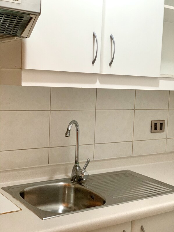 大冰箱、微波炉、厨具/餐具