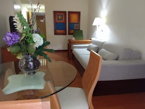 Executive Suite | Living area | TV - Hotel Villa Florida (San Andrés Cholula)