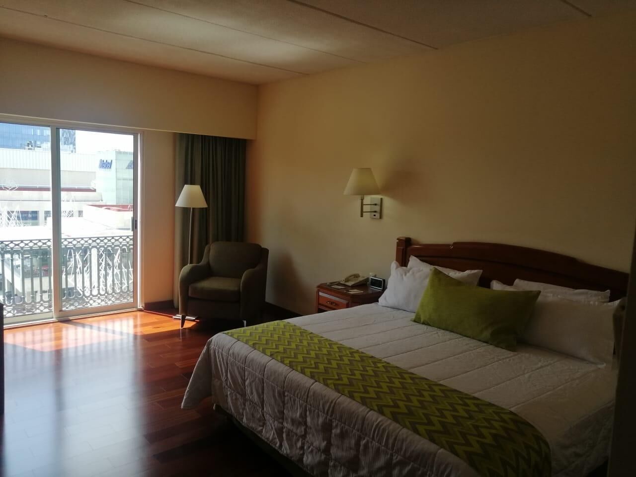 Pengeskab på værelset, individuelt design, skrivebord