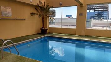 Innenpool, Liegestühle