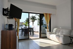 Family Room | Living area | Smart TV